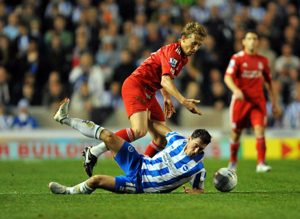 英格兰队鏖战奥地利队，奥恰洛夫带队取胜